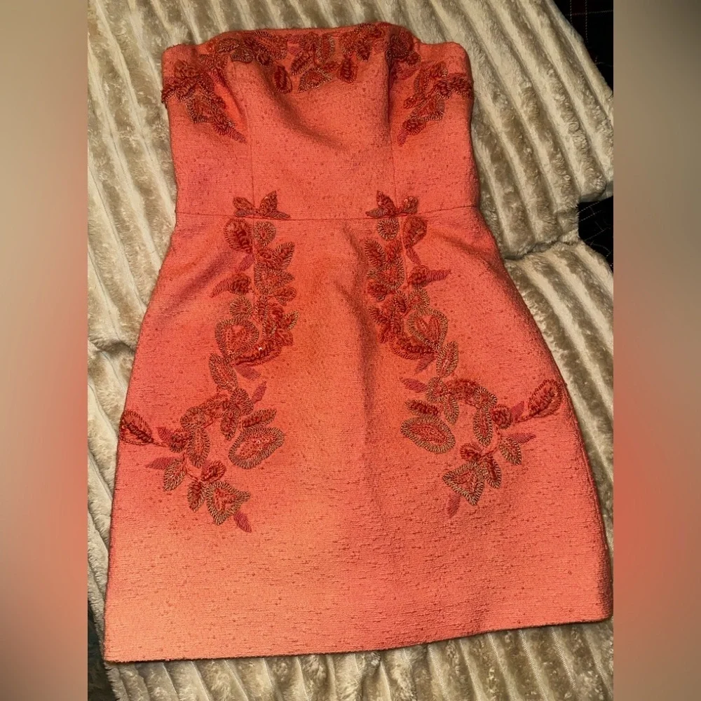 NWT New Carolina Herrera Strapless Embroidered Mini Dress in Sunset Pink Size 6